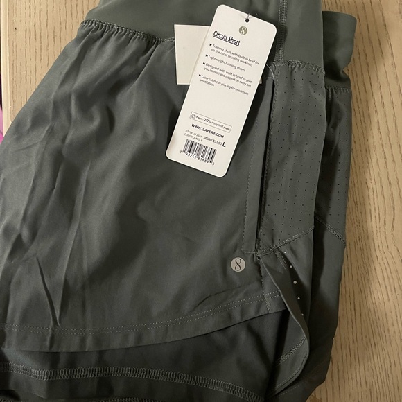 Green athletic shorts - Picture 2 of 2